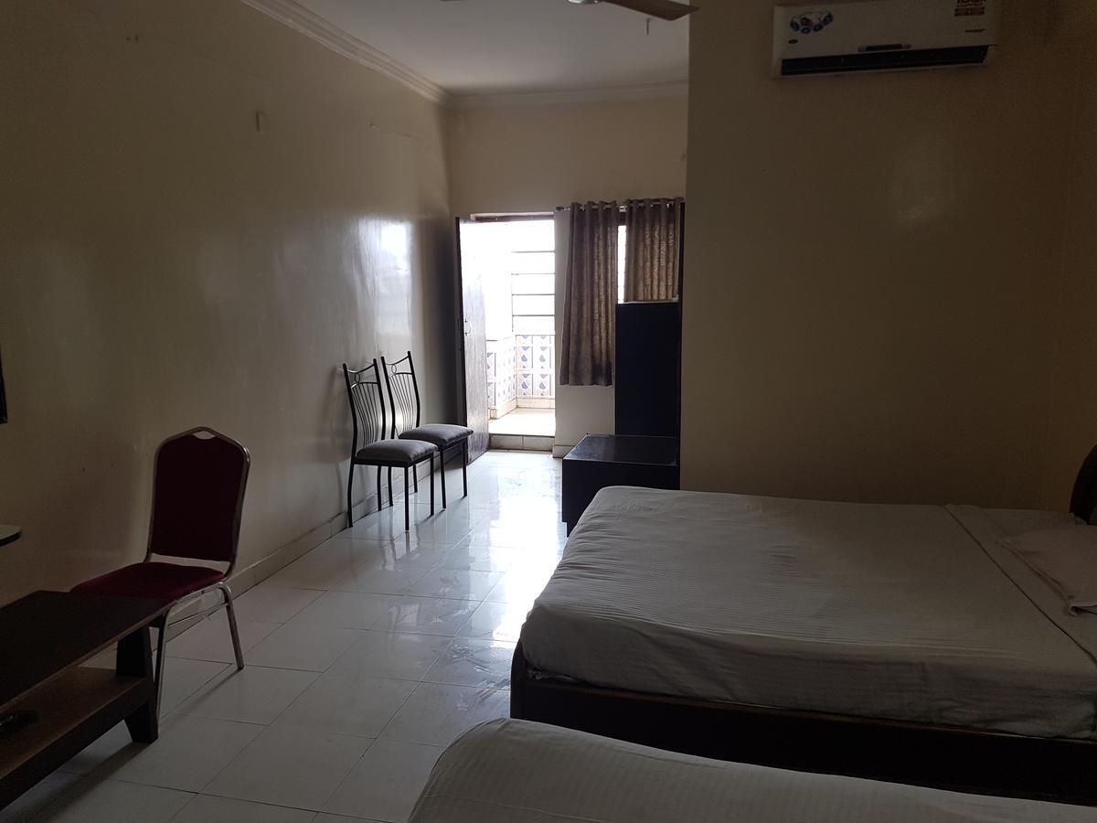 Sahasra Residency Hotel Hyderabad Esterno foto